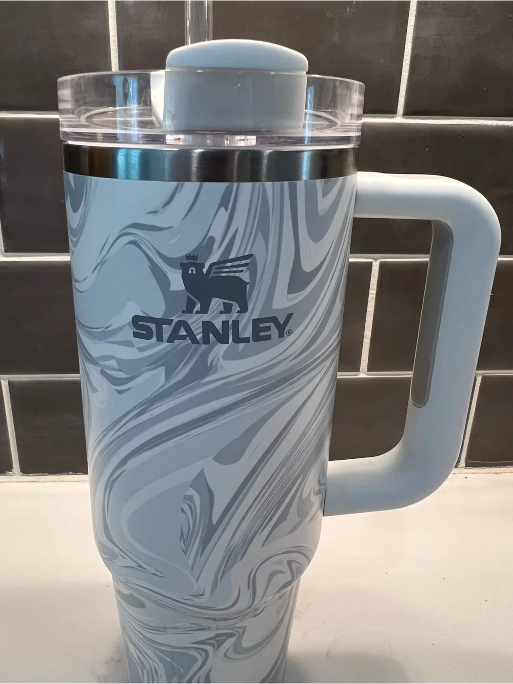 Stanley Quencher H2.0 FlowState Tumbler – 30 oz Polar Swirl - Picture 2 of 6